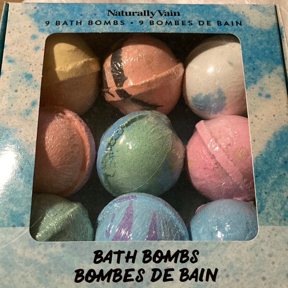 Pamper yourself with a great celection of 9 different Bath Bombs. Tranquility ♥️